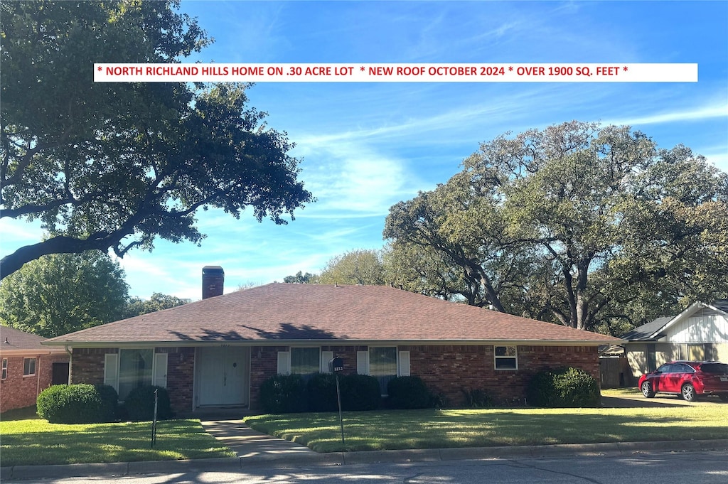 ranch-style house with a front lawn