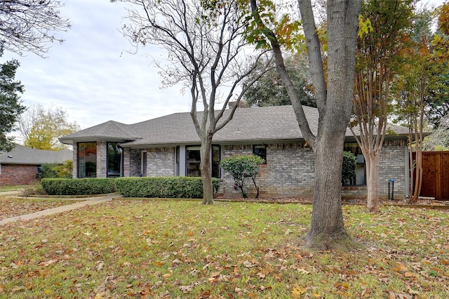 single story home featuring a front lawn