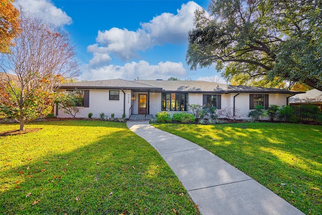 single story home featuring a front yard