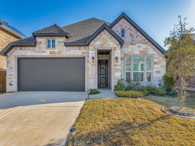 view of front facade featuring a garage and a front lawn