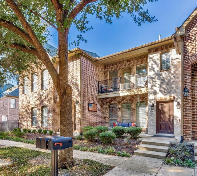 view of front of property with a balcony