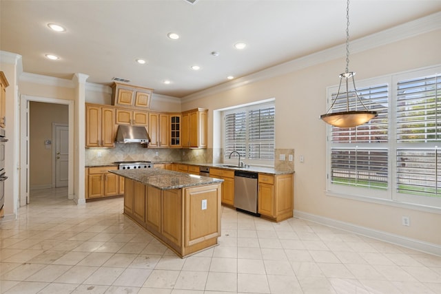 kitchen with appliances with stainless steel finishes, a center island, decorative light fixtures, and a wealth of natural light