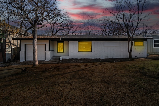 view of front facade with a garage and a yard