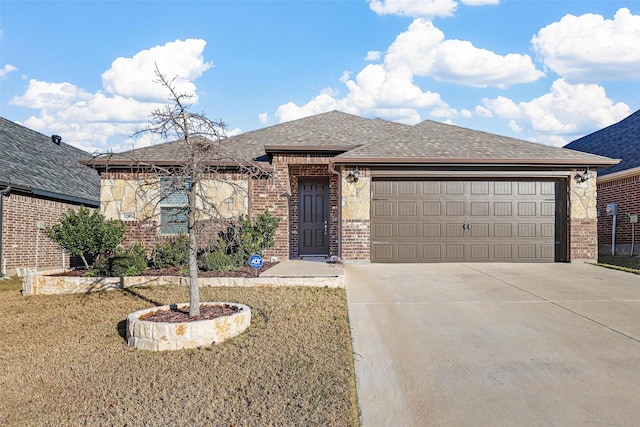 view of front facade featuring a front yard and a garage