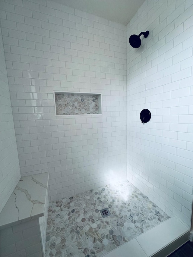 full bath with tiled shower