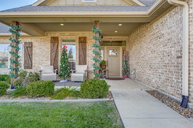 property entrance featuring a porch