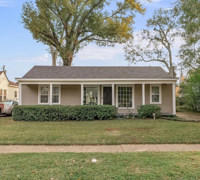 single story home featuring a front yard