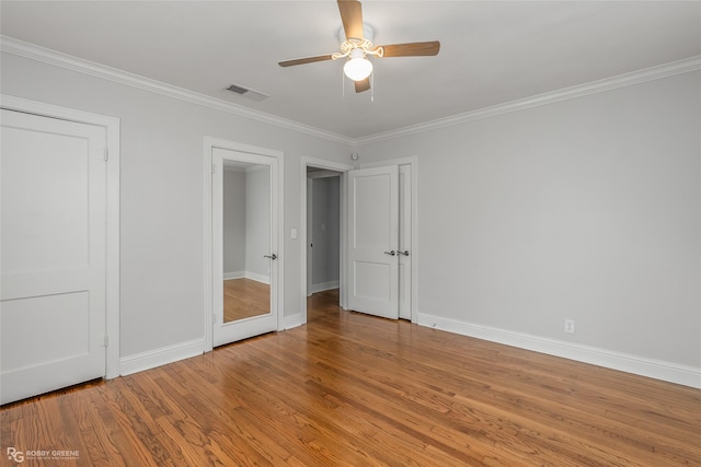 unfurnished bedroom with light hardwood / wood-style floors, ceiling fan, and crown molding