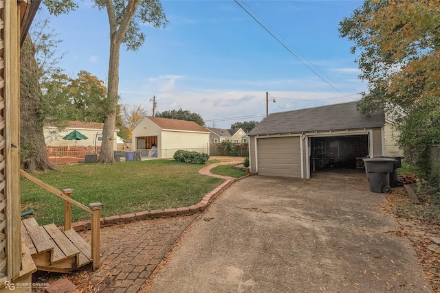 view of yard featuring an outdoor structure and a garage