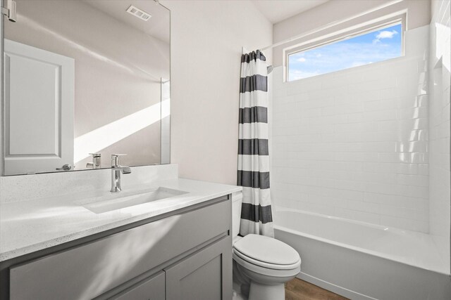 washroom featuring washer and clothes dryer and light hardwood / wood-style flooring