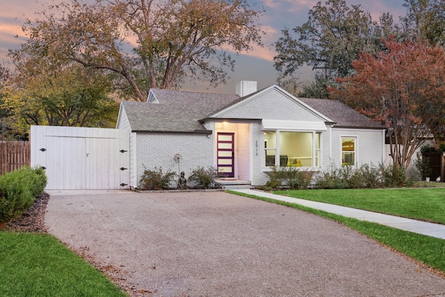 view of front of house featuring a yard