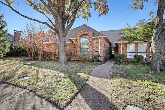 view of front of home with a front lawn