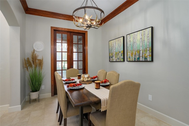 dining room featuring baseboards, arched walkways, a notable chandelier, and ornamental molding