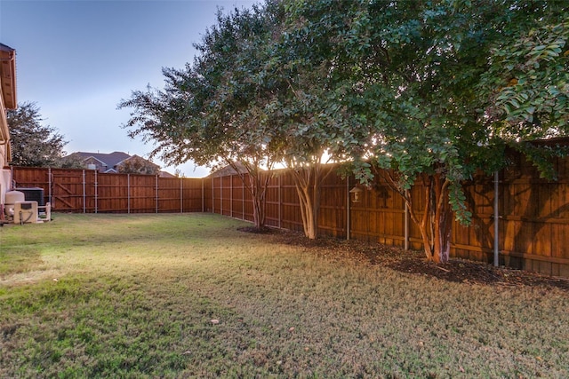 view of yard at dusk