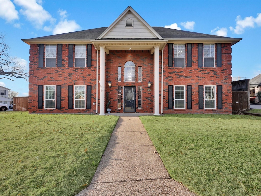 view of front of house with a front yard