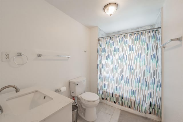 5613 Graham St, Sansom Park, TX 76114 - full bath featuring curtained shower, tile patterned flooring, toilet, and vanity