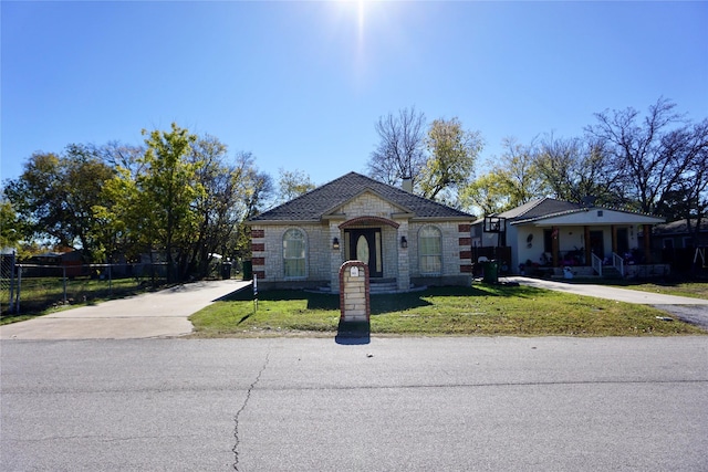 view of front of home with a front lawn