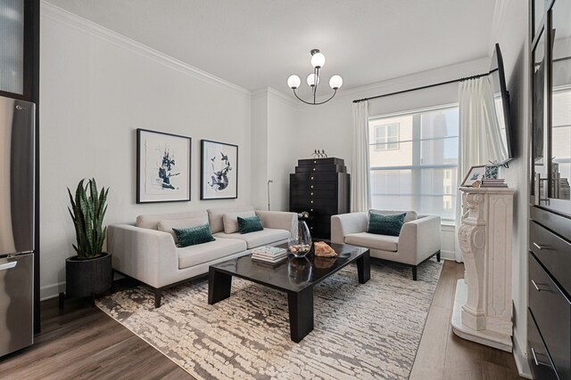 living room featuring crown molding, dark wood-type flooring, and a notable chandelier