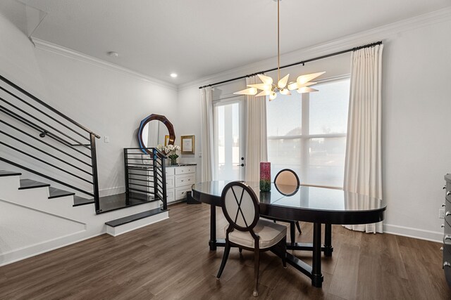 dining room with a notable chandelier, dark hardwood / wood-style flooring, and crown molding