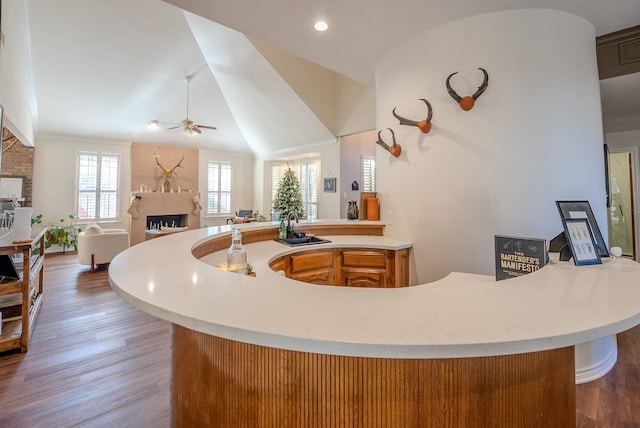 welcome area with ceiling fan and sink