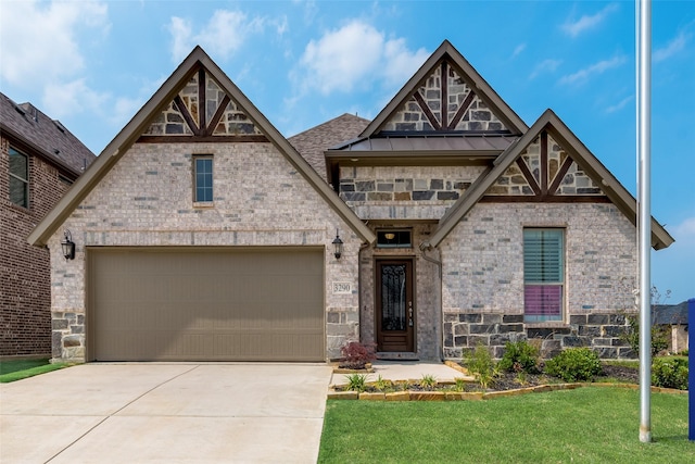 view of front facade featuring a garage and a front yard