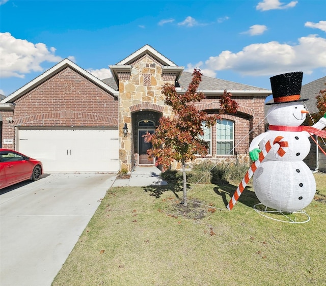 view of front facade featuring a front lawn and a garage