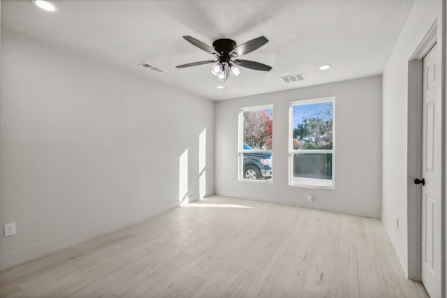 empty room featuring light hardwood / wood-style floors and ceiling fan