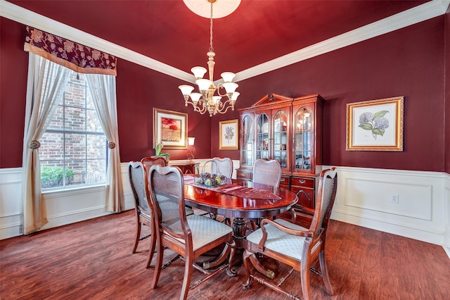 dining area featuring an inviting chandelier, dark hardwood / wood-style flooring, and crown molding