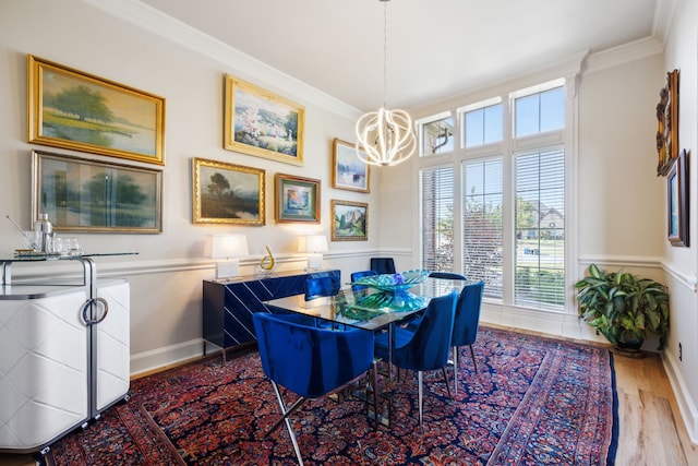 dining room with crown molding, light hardwood / wood-style flooring, and a chandelier