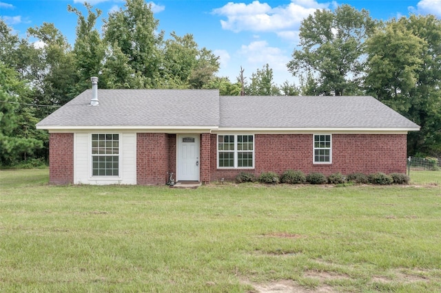 ranch-style home featuring a front lawn