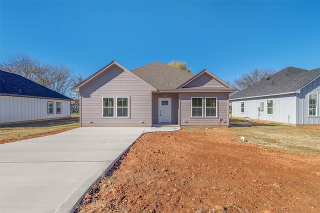 ranch-style home with a front yard