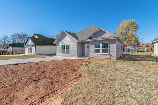 view of front of property with a front lawn