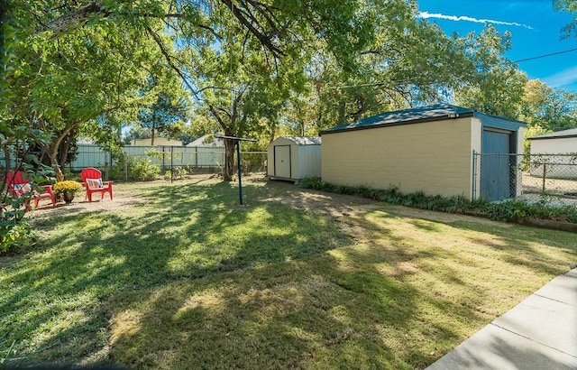 view of yard with a storage unit