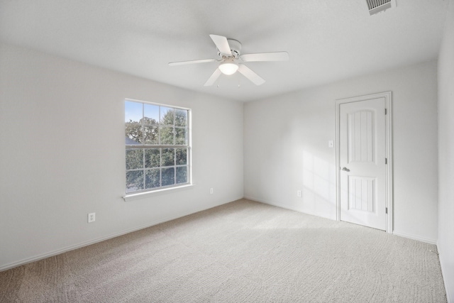 carpeted empty room featuring ceiling fan