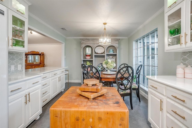 dining space with crown molding and visible vents