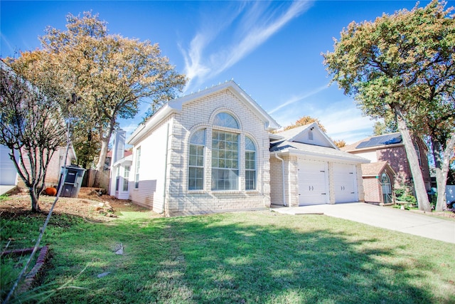 view of front facade featuring a garage and a front lawn