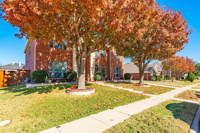 view of front of property featuring a front lawn