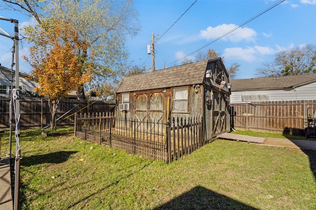 view of yard featuring a storage shed