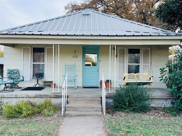 view of front of house featuring a porch