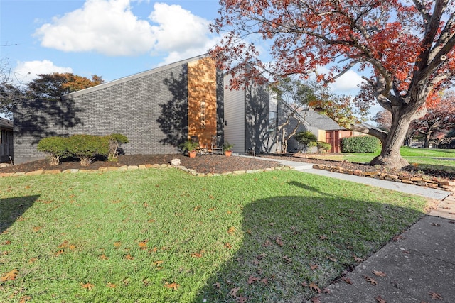 view of front of house with a front yard