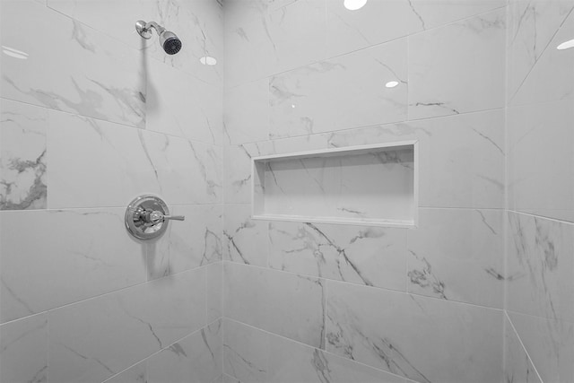 room details featuring a tile shower