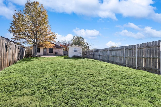 view of yard with a patio area