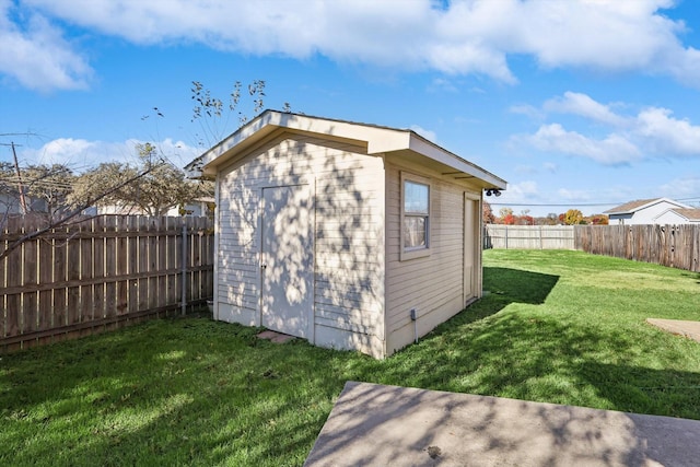 view of outdoor structure featuring a yard