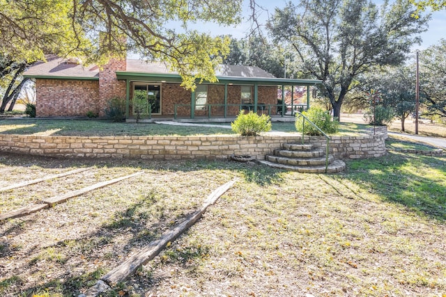 view of front of home with a front lawn