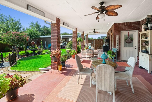 view of patio featuring covered porch and ceiling fan