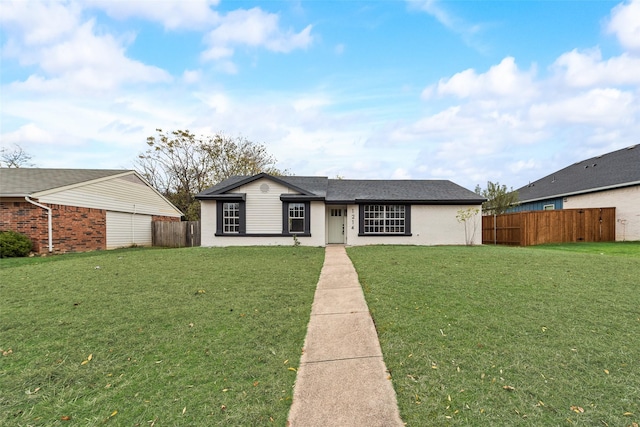 ranch-style home featuring a front lawn