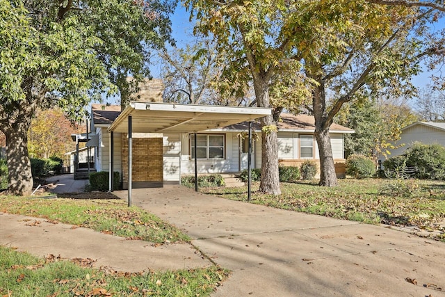 view of front of property featuring a carport