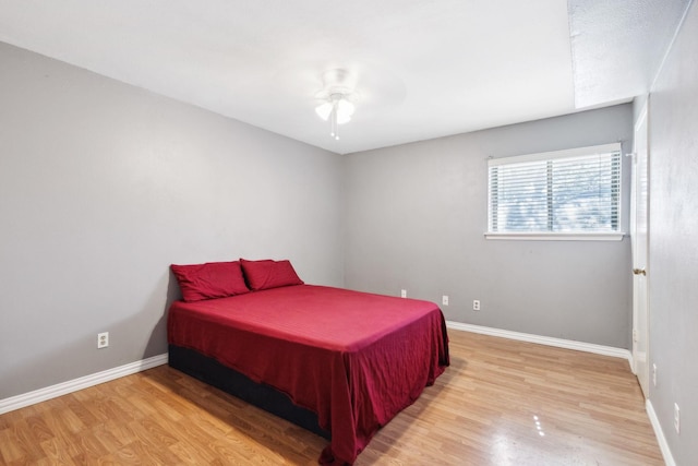 bedroom featuring light hardwood / wood-style floors and ceiling fan