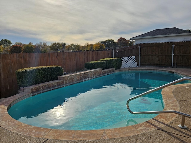 view of swimming pool