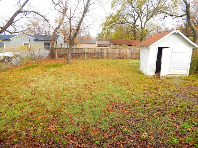 view of yard featuring a storage shed